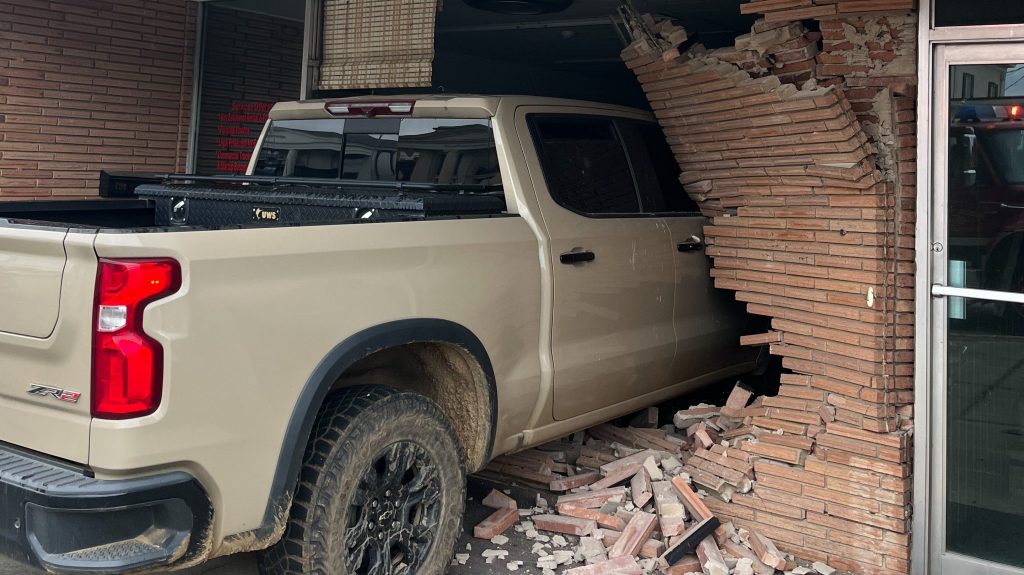 Truck crashes into building in downtown Winnsboro